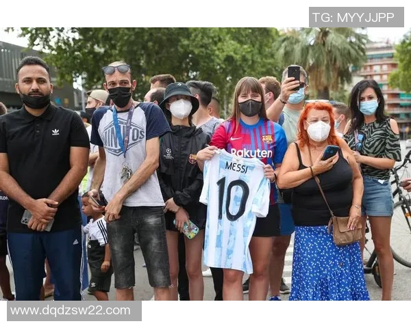 足球巨星泪洒赛场背后原因揭晓感动无数球迷的故事